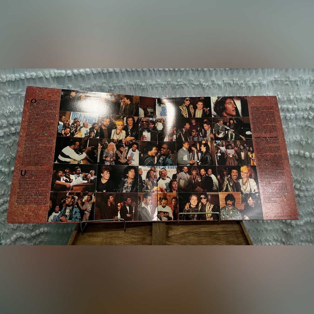 Vintage Album. “We Are The World” with original sleeve and album cover - Picture 3 of 9